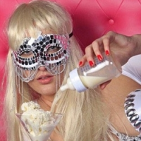Фото Lady GaGa на продавцов мороженого из грудного молока подаст в суд