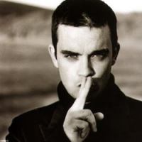 Фото Robbie Williams представляет собственную линию одежды