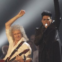 Фото Земфира спела на московском концерте Queen и Адама Ламберта  
