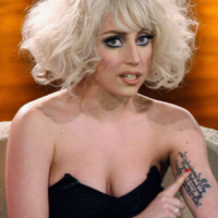 Фото Lady Gaga украсила себя новой татуировкой
