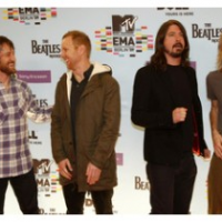 Фото Лидер американской рок-группы Foo Fighters Дэйв Грол опроверг слухи о распаде коллектива.