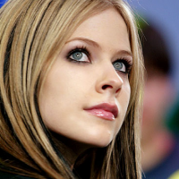 Фото Avril Lavigne  эксплуатирует возлюбленных