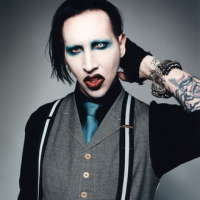 Фото В столице России Marilyn Manson вытерся американским флагом