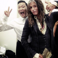 Фото PSY записал совместную песню с лидером Aerosmith