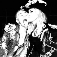 Фото Майли Сайрус выступила на одной сцене с Мадонной
