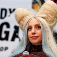 Фото Леди Гага против фонограммы