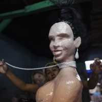 Фото Мексиканец делает игрушки в виде обнаженной Ким Кардашьян