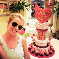 Фото Бритни Спирс призналась в любви Чарли Эберсолу перед многотысячной толпой