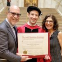 Фото Марк Цукерберг получил почетную степень Гарварда