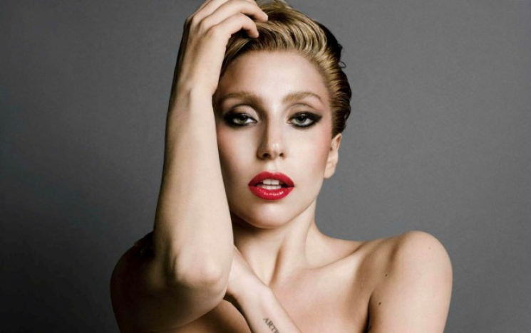 Фото Леди Гага попала в больницу с острой болью в бедре